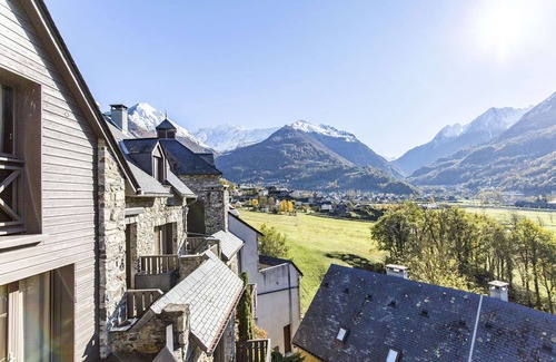 Esquieze-Sere Apartment | T3 Duplex in Esquièze-Sère, balcony, wifi and parking