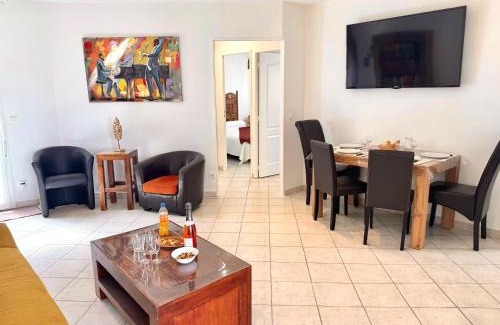Pomerols Apartment | T3 en 3 étoiles de plain-pied, climatisé, terrasse, jardinet et parking, très calme