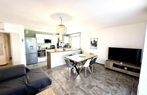 Puget-sur-Argens Apartment | T3 lumineux avec terrasse, parking et piscine