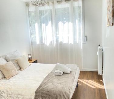 Clou Bouchet Apartment | T3 Moderne avec balcon terrasse et parking gratuit