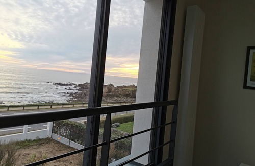 Batz-sur-Mer Apartment | T3 - Ocean view, waterfront, garden and sea-view terrace, free parking.