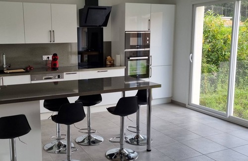 Sainte-Helene House | T4 house with garden 20 min from the beach