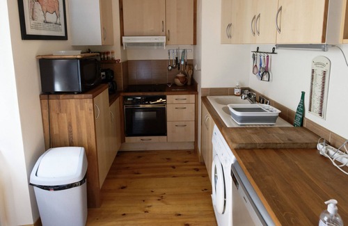 Ax-les-Thermes Apartment | T4 in 6-person house, near town center, thermal baths and ski lift.