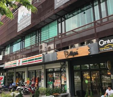 Khlong San Apartment | T5 2 Bedrooms/6guests/full kitchen/1 min to BTS