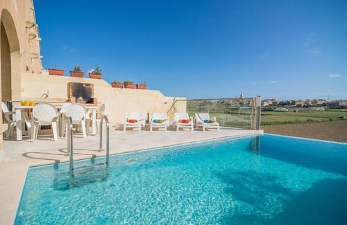 Santu Pietru Villa | Ta' Dbiegi