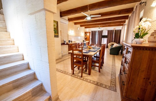 Marsalforn Villa | Ta Lucija villa with views