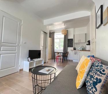 Thiers Apartment | TABI APPART ,MODERN CHIC vs FREE PARKING,WIFI,DRAPS
