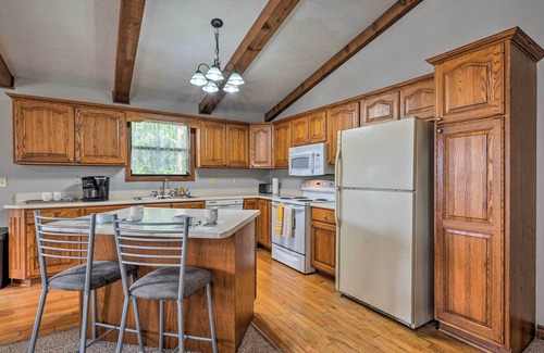 Arrow Point House | Table Rock Lake Getaway w/Fire Pit, Deck & Grill!
