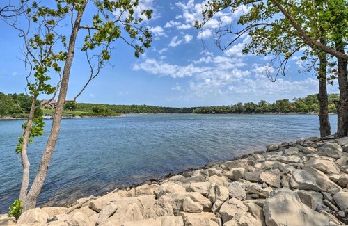Arrow Point House | Table Rock Lake Getaway with Fire Pit, Deck and Grill!