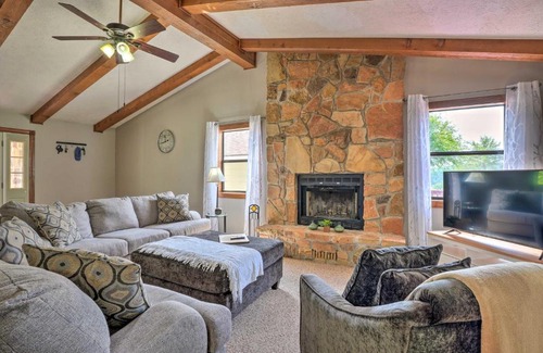 Arrow Point House | Table Rock Lake Getaway with Fire Pit, Deck and Grill!