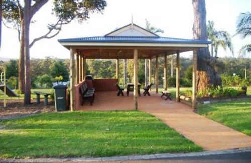 Lake Tabourie Hotel | Tabourie Lake Motor Inn