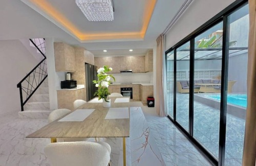Central Pattaya Villa | Tagvilla Bongkot Pool Villa in Pattaya 4 Bedroom