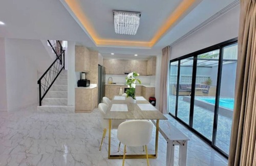 Central Pattaya Villa | Tagvilla Bongkot Pool Villa in Pattaya 4 Bedroom