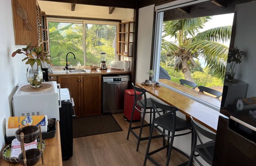 Punaauia House | Tahiti, quiet air-conditioned tropical villa, marvelous lagoon and mountain view