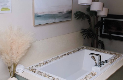 American Fork Bed & Breakfast | Tahitian Bungalow Suite, Private Tub, Fireplace!