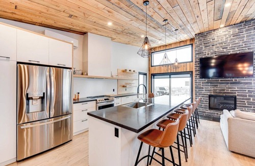 Saint Ferreol les Neiges House | Tahoe 10 - Modern 5 bedroom chalet for 18 people at Mont-Sainte-Anne