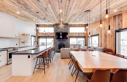 Saint Ferreol les Neiges House | Tahoe 10 - Modern 5 bedroom chalet for 18 people at Mont-Sainte-Anne