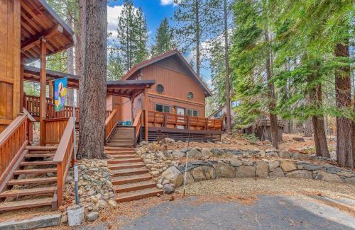 Sunnyside House | Tahoe City Retreat Forest Views and Fireplace
