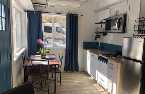 Tahoe City Cottage | Tahoe Cottage- near river/lake/ski resorts