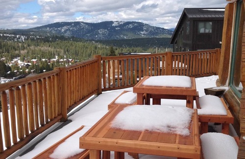 Truckee House | Tahoe Donner Custom Crafted Log Home Ski in Ski Out!