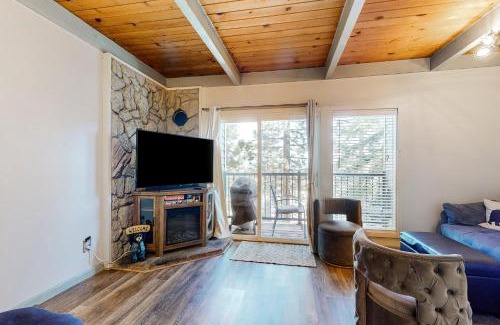 Tahoe Village Apartment | Tahoe Heavenly Hideaway