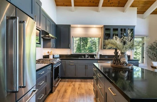Talmont House | Tahoe Lakeview - Hot Tub/Beach Access/Game Room/Gym