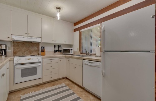 Tahoe Tavern House | Tahoe Tavern - 10 Minutes to Palisades Tahoe & Walk to Town!