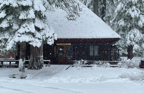 Tahoe Tavern House | Tahoe Tavern - 10 Minutes to Palisades Tahoe & Walk to Town!