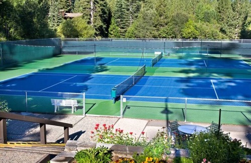 Tahoe Tavern House | Tahoe Tavern - 10 Minutes to Palisades Tahoe & Walk to Town!