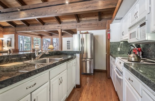 Tahoe Tavern Condo | Tahoe Taverns Condo | Buoy Rental | Tennis Courts | Shared Private Pier | 3 Minutes to Tahoe City