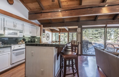 Tahoe Tavern Condo | Tahoe Taverns Condo | Buoy Rental | Tennis Courts | Shared Private Pier | 3 Minutes to Tahoe City