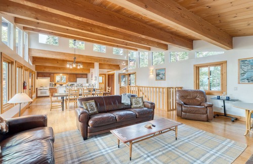 Chamberlands House | Tahoe Timber by AvantStay | Beach + Lake Access