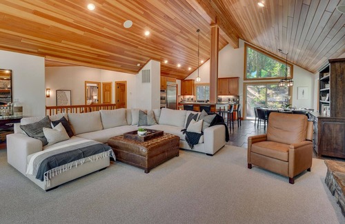 Tahoe Pines House | Tahoe Treehouse - TLUXP
