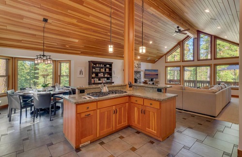 Tahoe Pines House | Tahoe Treehouse - TLUXP