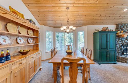 Tahoe Vista House | Tahoe Vista by AvantStay Central Location Patio