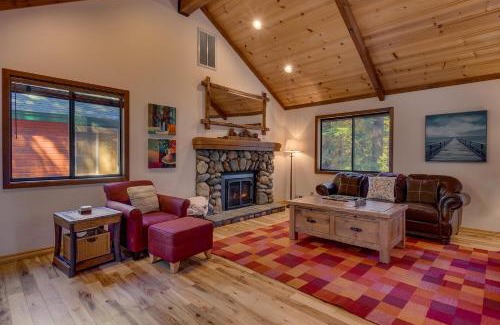 Tahoe Woods House | Tahoe Woods by Tahoe Getaways - Pet Friendly Tahoe Park Cabin w Hot Tub, Fireplace, Near Skiing!