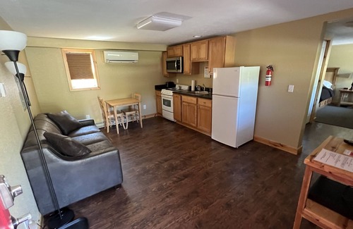 Paradise Hotel | Tahquamenon Suites Lodging - One-Bedroom Suite # 3