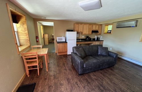 Paradise Hotel | Tahquamenon Suites Lodging - One Bedroom Suite #6
