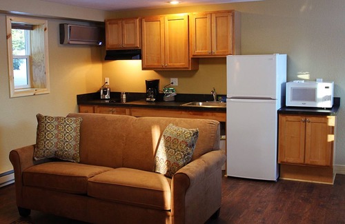 Paradise Cabin | Tahquamenon Suites Lodging