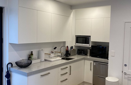Russell House | Taiaruru beach house, Bay of Islands, direct beach access & cedar hot tub
