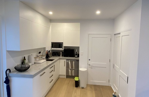 Russell House | Taiaruru beach house, Bay of Islands, direct beach access & cedar hot tub
