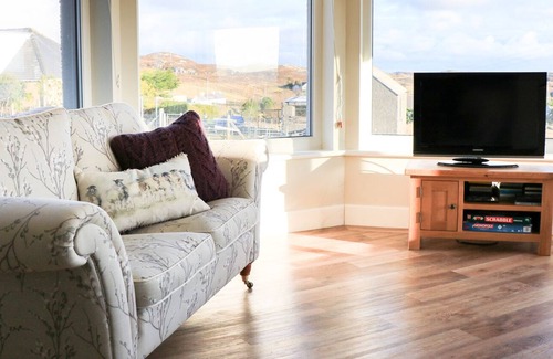 Lewis and Harris House | TAIGH CHAILEAN, family friendly, with a garden in Isle Of Lewis