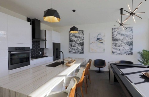 Central East Austin Apartment | Tailgate Penthouse 2 Blocks from UT Stadium