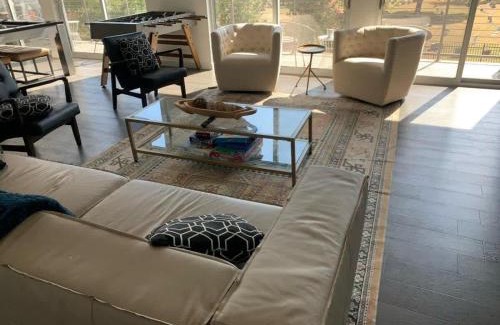 Central East Austin Apartment | Tailgate Penthouse 2 Blocks from UT Stadium