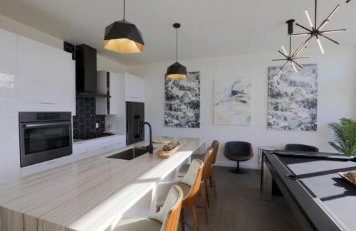 Central East Austin Apartment | Tailgate Penthouse 2 Blocks from UT Stadium