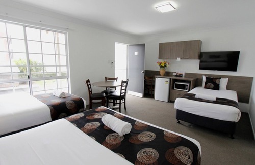 Bundaberg West Hotel | Takalvan Motel
