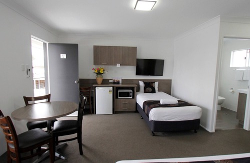 Bundaberg West Hotel | Takalvan Motel