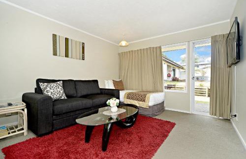 Takapuna Hotel | Takapuna Motor Lodge