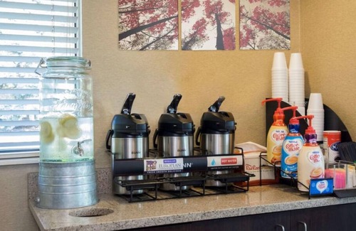 Dublin House | Take An Amazing Vacation! 2 Pet-Friendly Units, Minutes to Riverside Drive