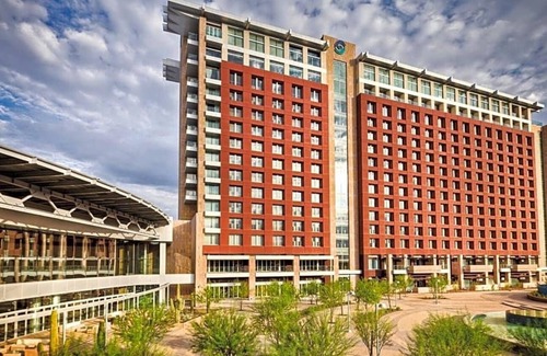 Scottsdale Apartment | Talking Stick Resort offers top-notch services and amenities .